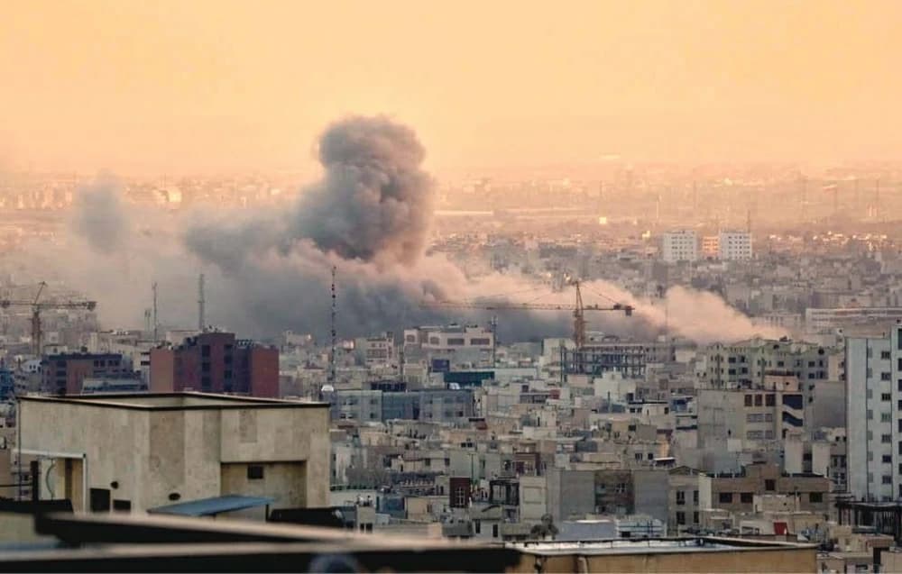 التصعيد في الخليج: إيران تسيطر على هرمز والكونغرس يدعم ترامب