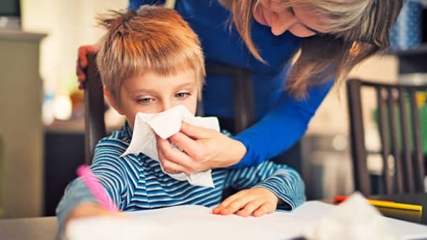 الخانوق عند الأطفال: 7 علامات تحذيرية يجب أن يعرفها الآباء